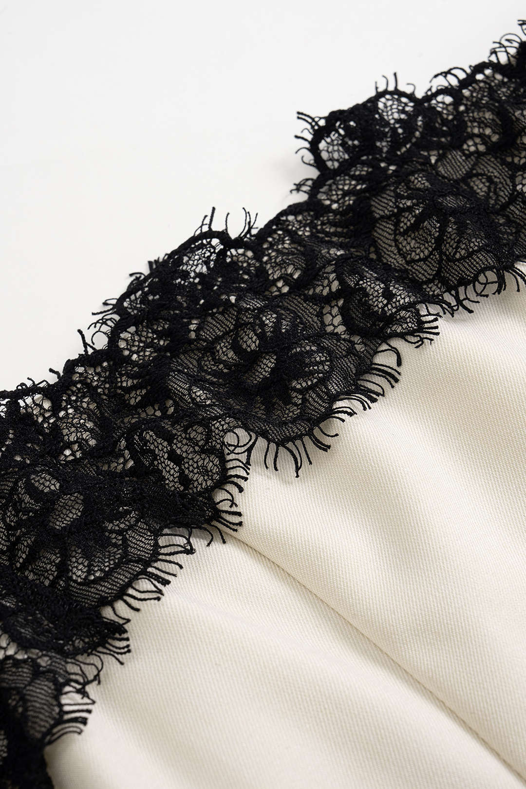 Ivory Grace Dantel Detaylı Midi Elbise